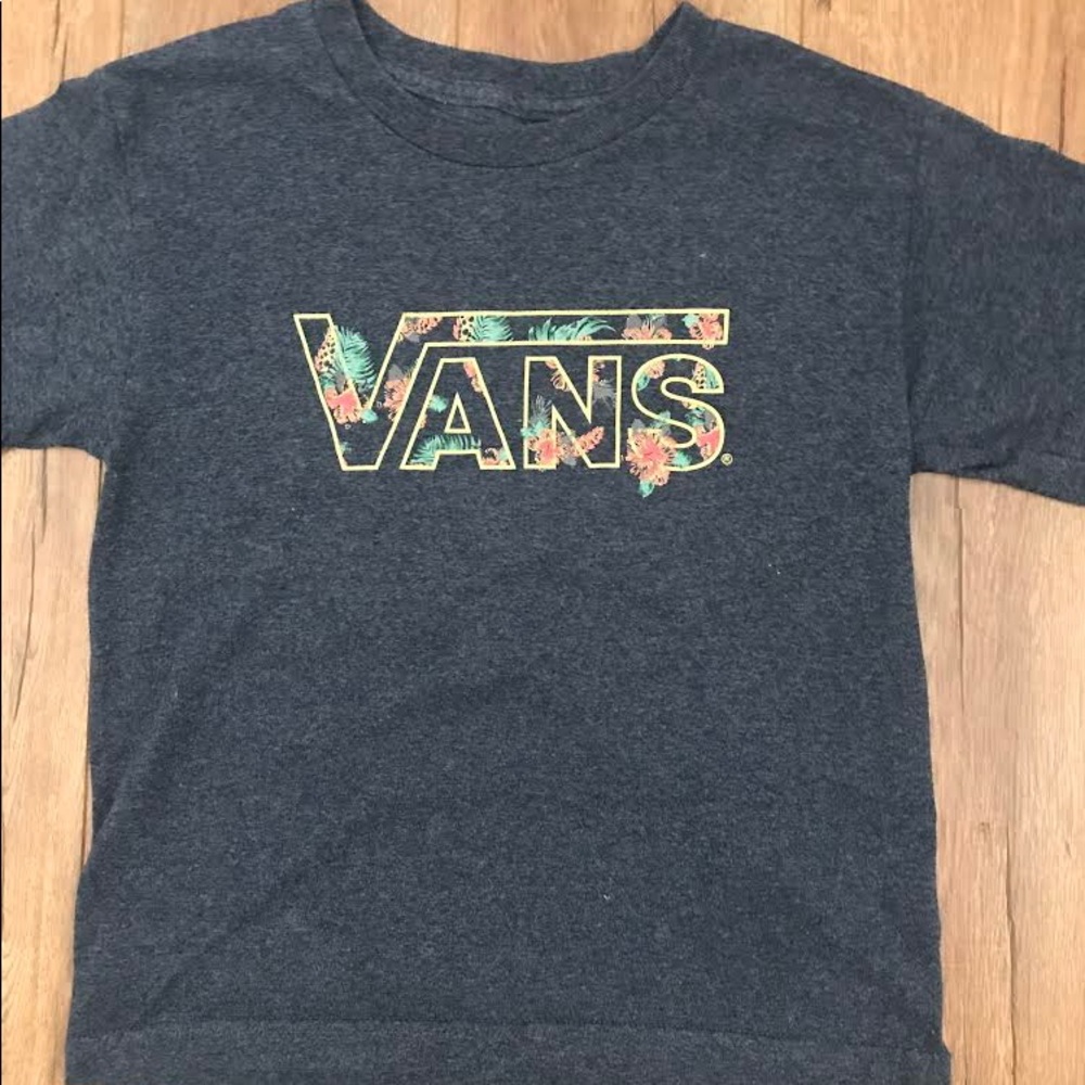 4/$25 Navy Vans crop tee size small.